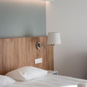 Zimmer mit Kingsize-Bett