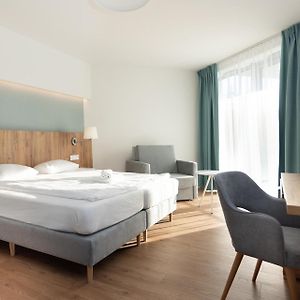 Zimmer mit Kingsize-Bett